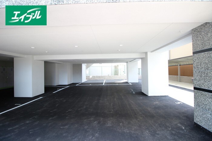 物件外観写真3　(駐車場)