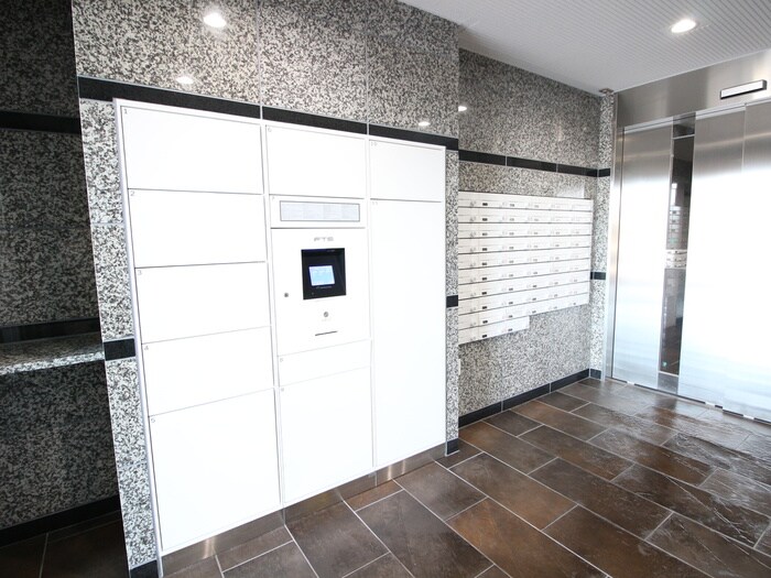 物件外観写真4　(エントランス部分)