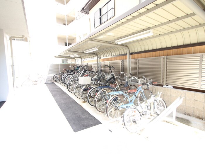 物件外観写真5　(駐輪場)