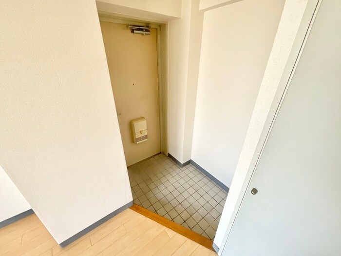 物件内観写真13　(玄関)