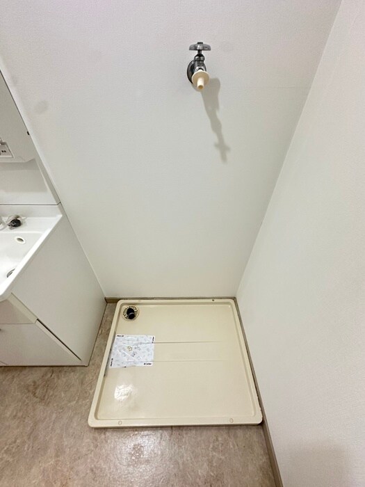 物件内観写真12　(洗濯機置場)