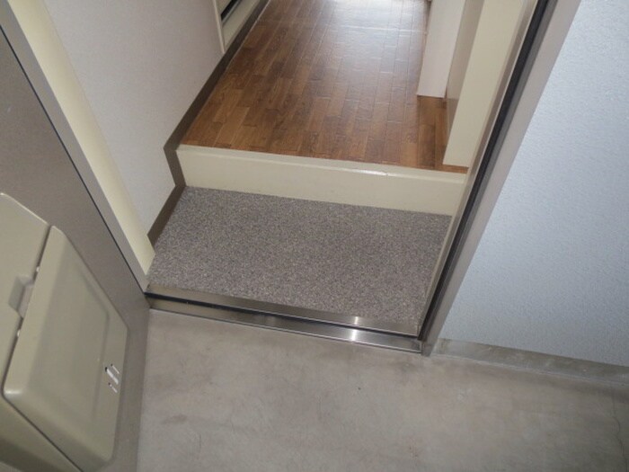 物件内観写真7　(玄関)