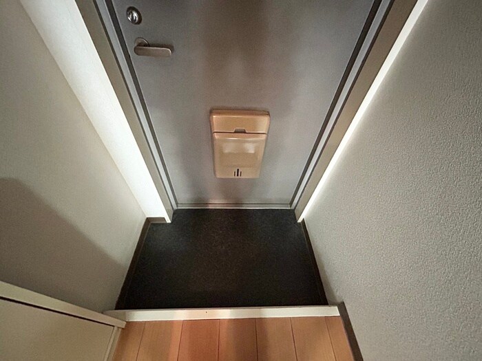 物件内観写真16　(玄関)