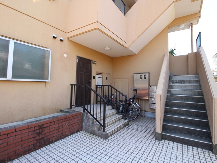 物件外観写真4　(エントランス部分)