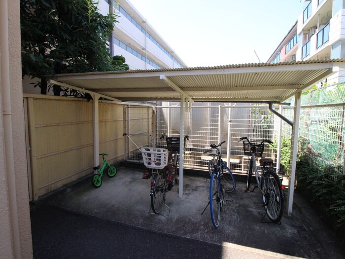 物件外観写真5　(駐輪場)