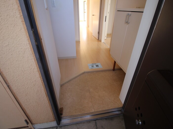 物件内観写真18　(玄関)