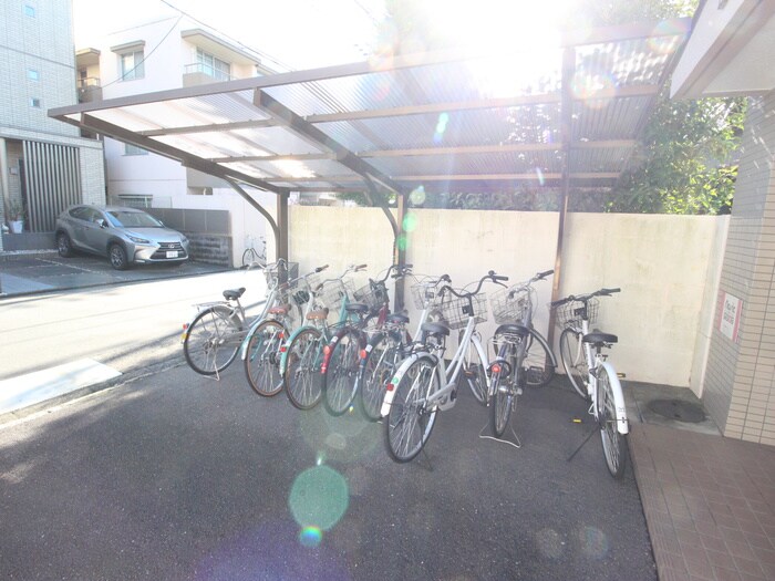 物件外観写真4　(駐輪場)