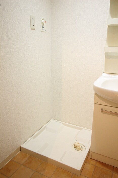 物件内観写真14　(洗濯機置場)