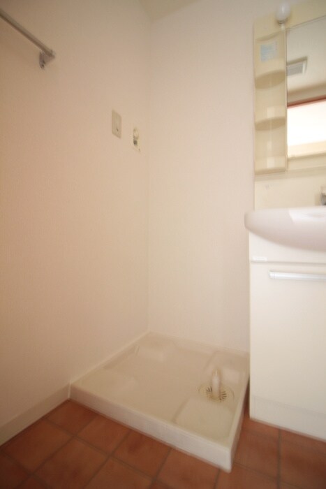 物件内観写真15　(洗濯機置場)