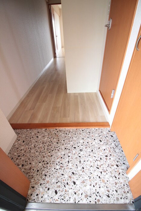 物件内観写真16　(玄関)