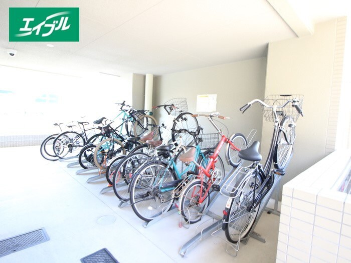 物件外観写真2　(駐輪場)