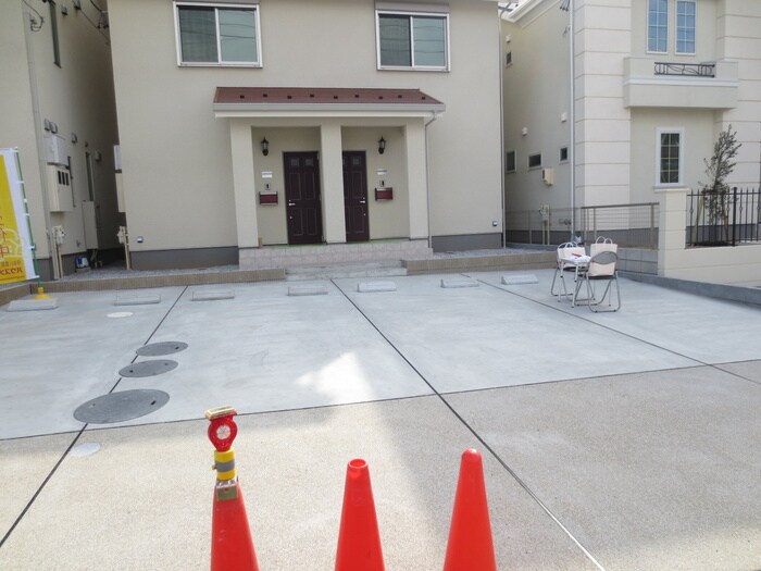 物件外観写真3　(駐車場)