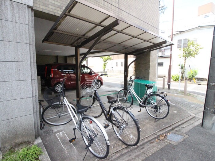 物件外観写真3　(駐輪場)