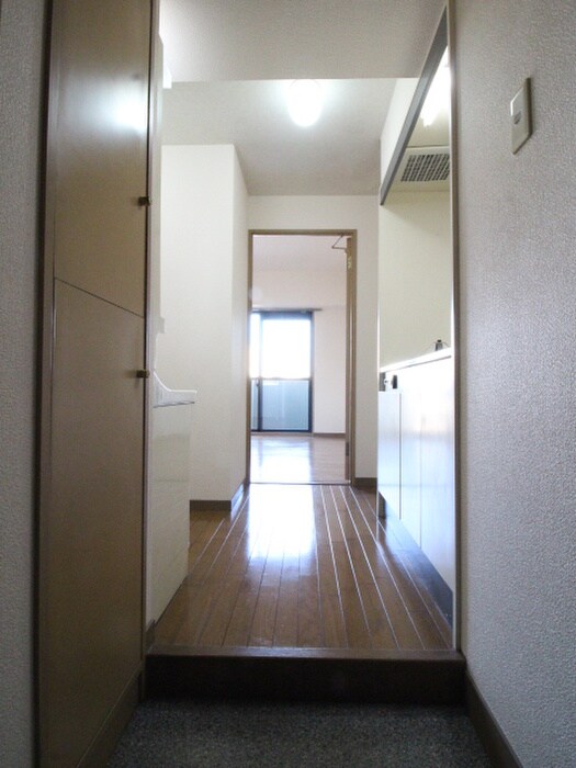 物件内観写真9　(玄関)