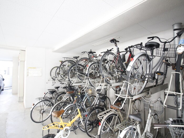 物件外観写真4　(駐輪場)