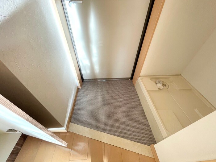 物件内観写真16　(玄関)