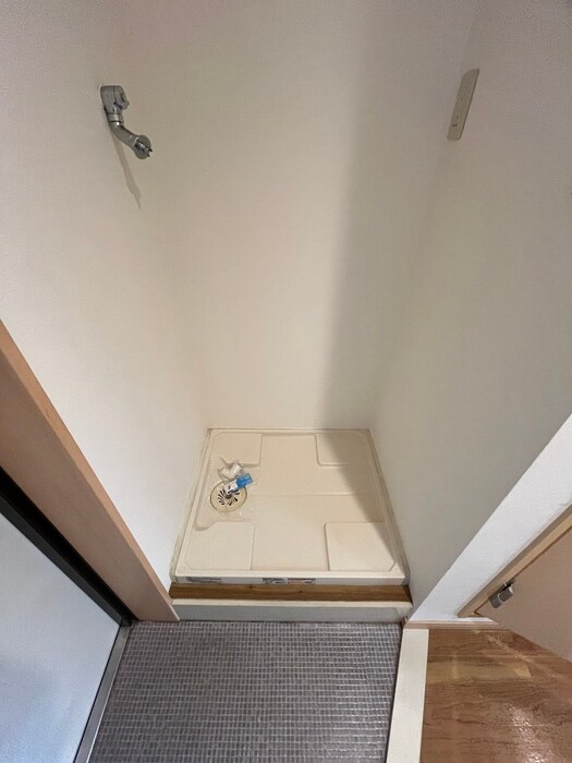 物件内観写真17　(洗濯機置場)