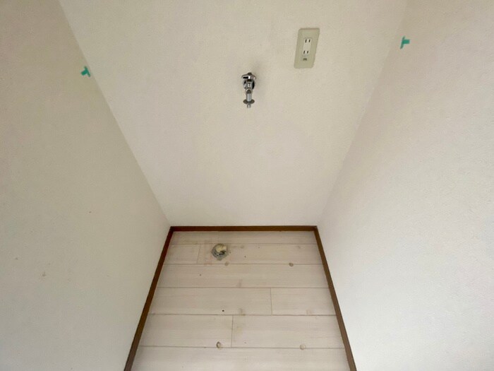 物件内観写真12　(洗濯機置場)