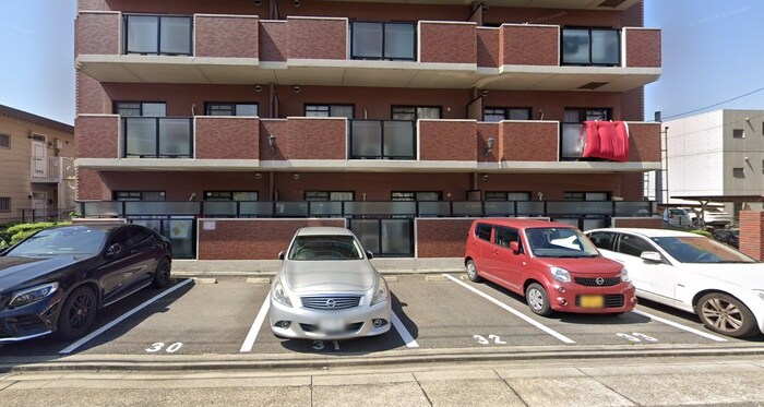 物件外観写真6　(駐車場)