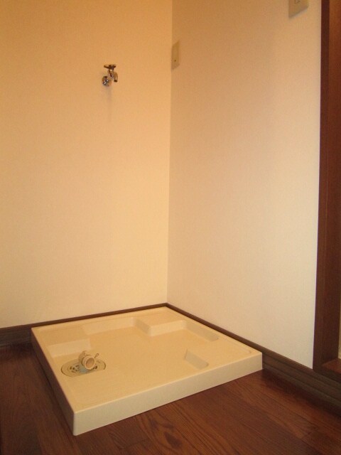 物件内観写真11　(洗濯機置場)