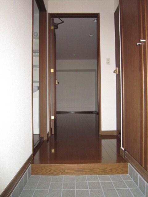 物件内観写真16　(玄関)