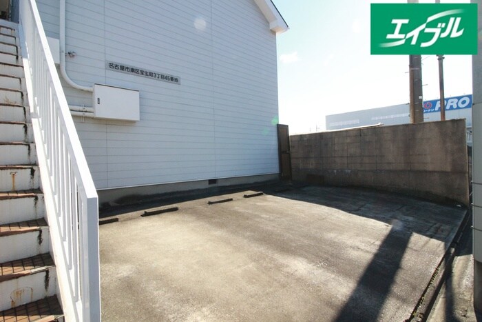 物件外観写真4　(駐車場)