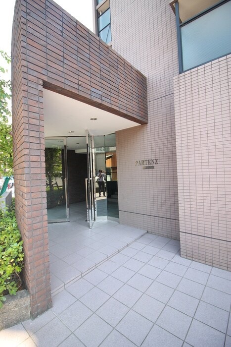 物件外観写真4　(エントランス部分)