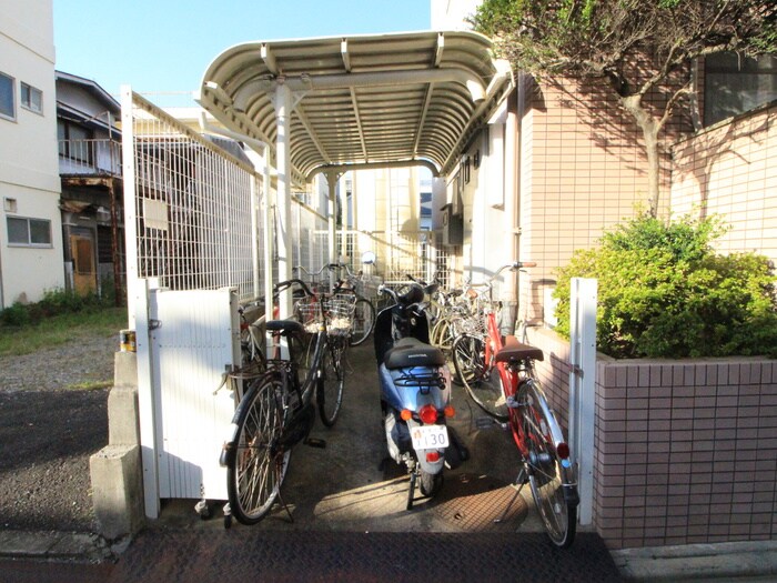 物件外観写真5　(駐輪場)
