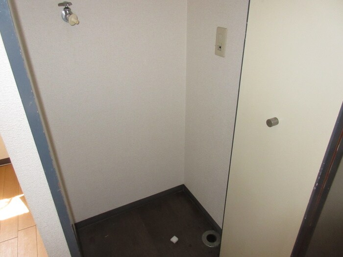 物件内観写真18　(洗濯機置場)