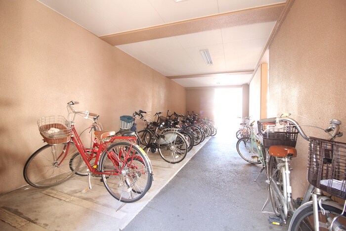 物件外観写真4　(駐輪場)