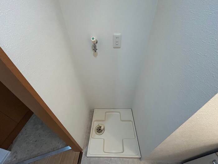 物件内観写真15　(洗濯機置場)