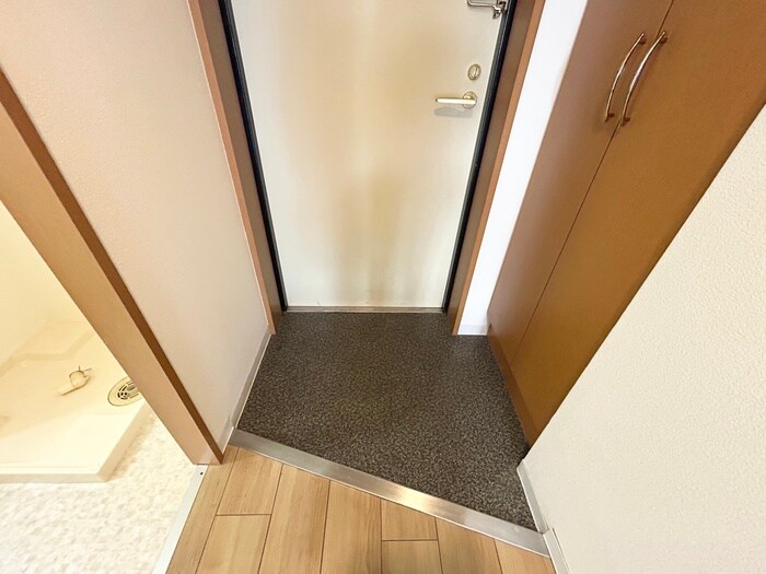物件内観写真16　(玄関)