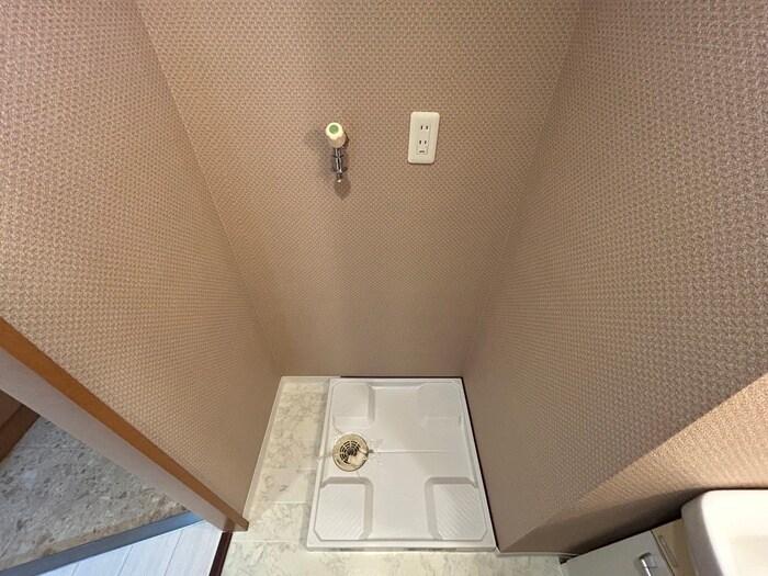 物件内観写真18　(洗濯機置場)