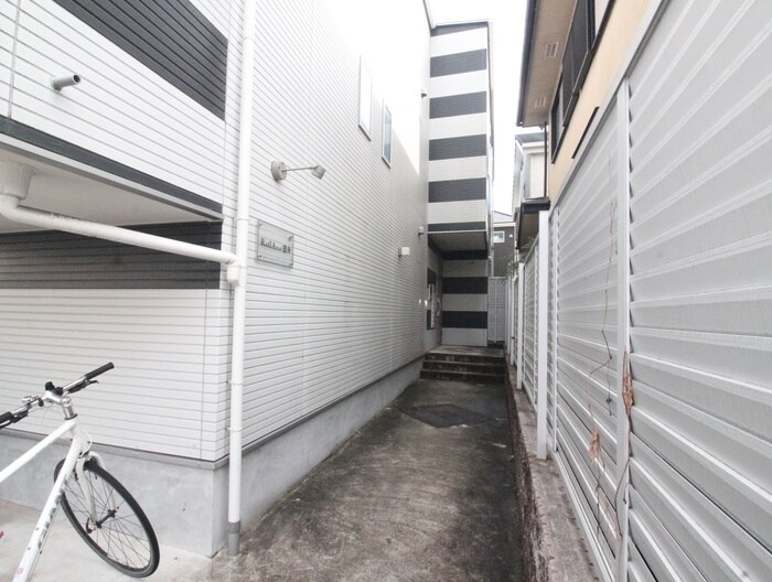 物件外観写真6　(エントランス部分)