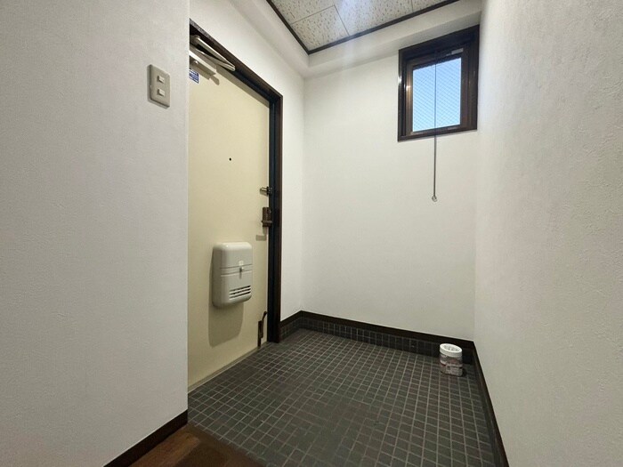 物件内観写真16　(玄関)