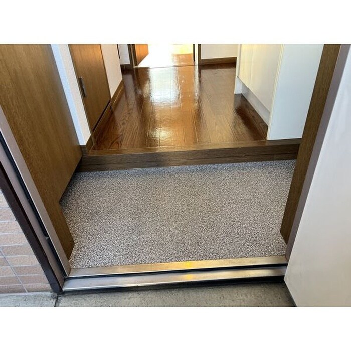 物件内観写真13　(玄関)