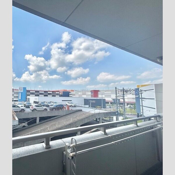 物件内観写真1　(室内からの展望)