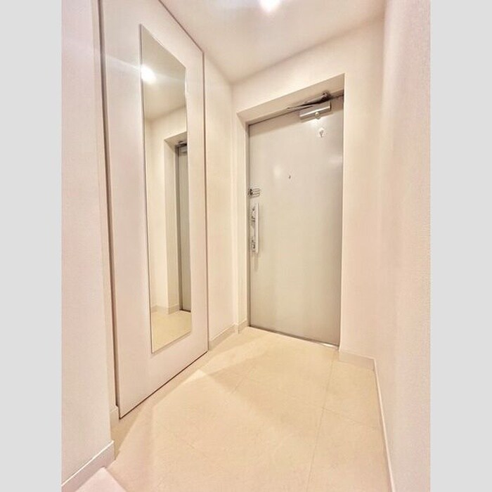 物件内観写真3　(玄関)