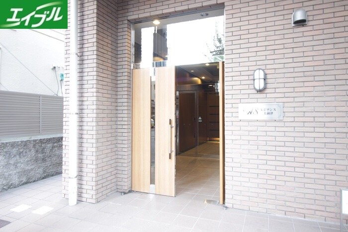 物件外観写真4　(エントランス部分)