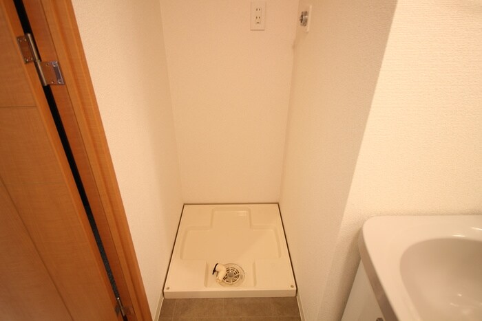 物件内観写真13　(洗濯機置場)