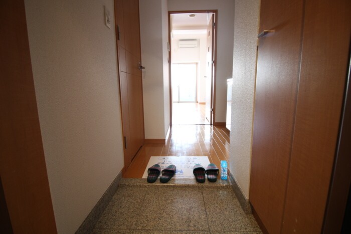 物件内観写真18　(玄関)