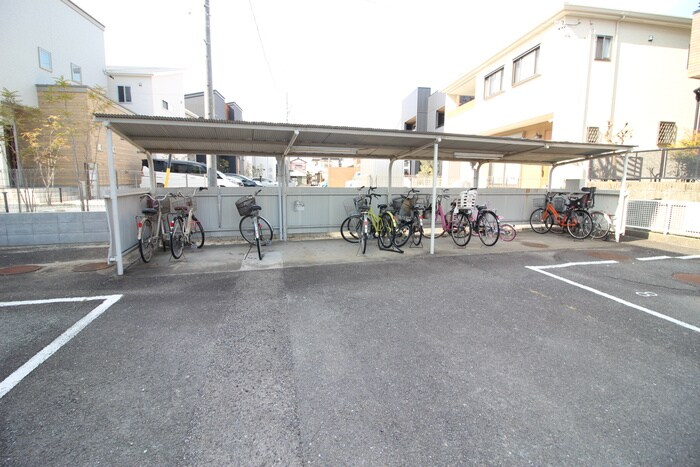 物件外観写真3　(駐輪場)