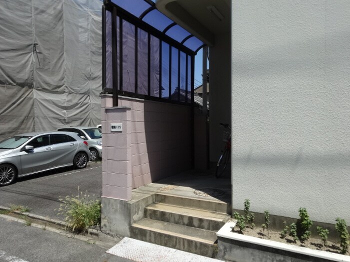 尾関ハイツのエントランス部分