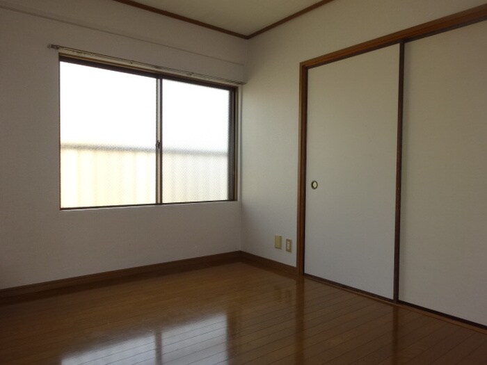 尾関ハイツの居室