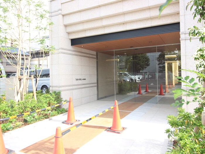 物件外観写真2　(エントランス部分)