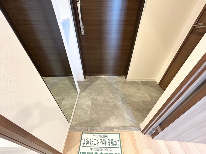 物件内観写真16　(玄関)