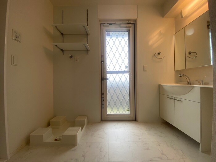 物件内観写真13　(洗濯機置場)