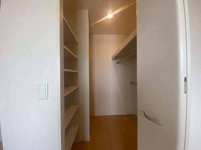 物件内観写真18　(収納)