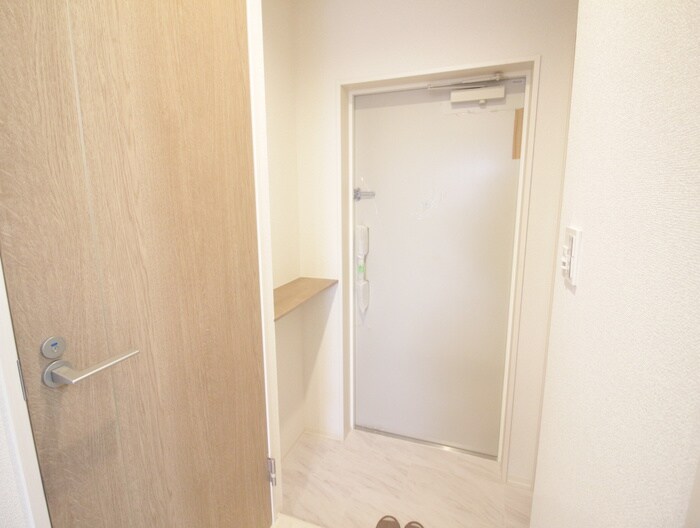 物件内観写真9　(玄関)