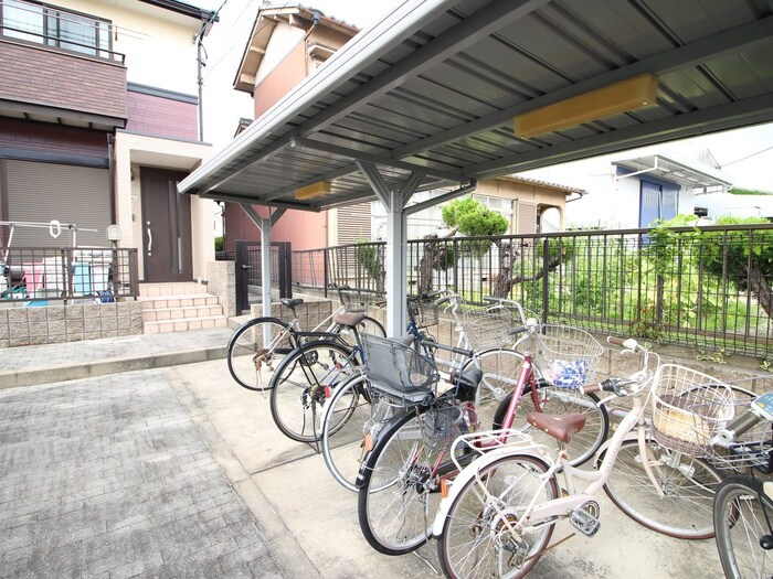 物件外観写真4　(駐輪場)